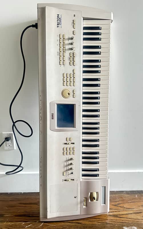 Korg Triton Studio 2003 - Silver image 1