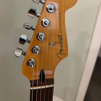 Fender Player Plus Top Stratocaster 2021 - Sunburst image 3