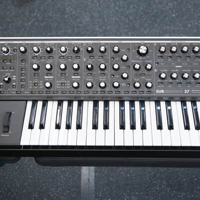 Moog Subsequent 37 Analog Synth 2017 - Present - Black