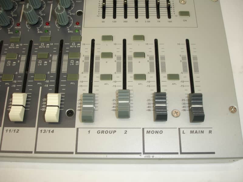 Phonic MM1805X Rackmount Mixer with EFX | Reverb