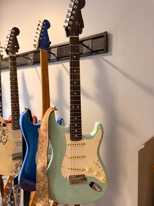 Fender Limited Edition American Professional Stratocaster with Rosewood Neck 2017 - Daphne Blue