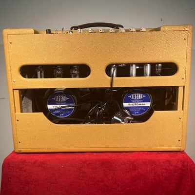 Victoria Victorilux 2 x 12 Combo Tube Amplifier - Tweed image 16