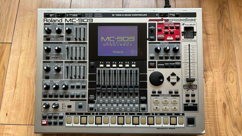 Roland MC-909 Groovebox 2010s - Silver image 1