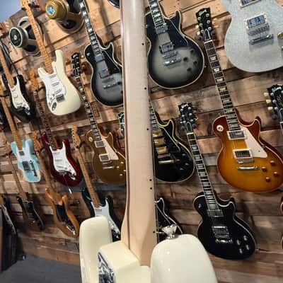 Fender Eric Clapton Artist Series Stratocaster with Vintage Noiseless Pickups 2001 - Present - Olympic White image 16