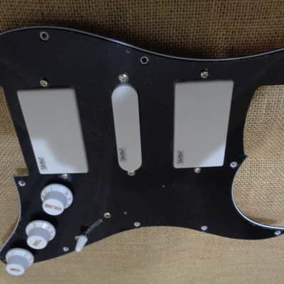 Handmade pre-wired Strat HSH pickguard, multiconfigurable, with HB split and Treble Bleed image 2
