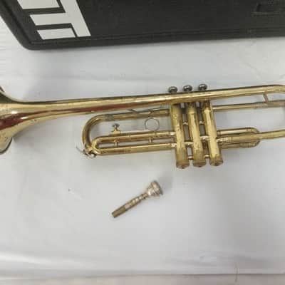 Bach Selmer Bundy Trumpet, USA,  w/ case & mouthpiece, good playing condition image 2