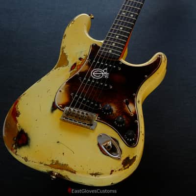 Fender Stratocaster Vintage White FN Series with Gold Leaf Made in USA Aged Relic (Rare) image 6
