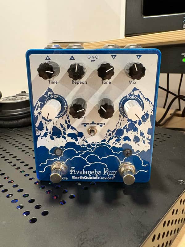 EarthQuaker Devices Avalanche Run Stereo Reverb & Delay with Tap Tempo V2