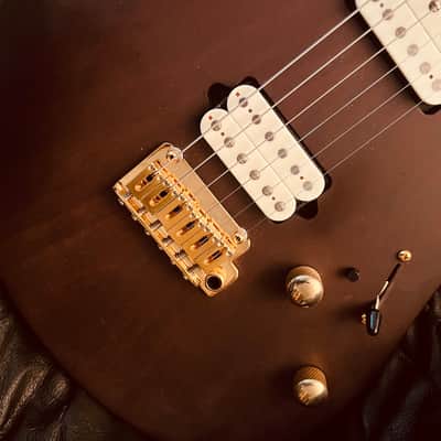 Suhr Modern Walnut top Mahogany body Satin image 3
