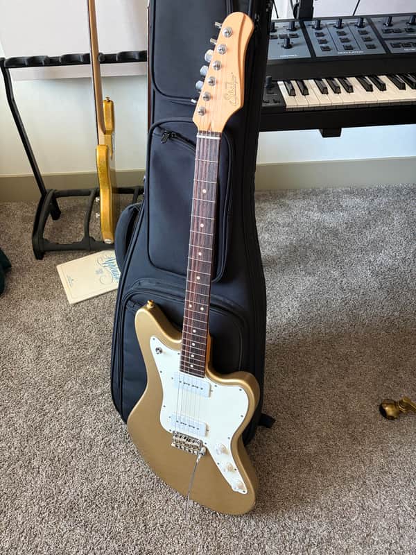 Suhr Classic JM Tremolo S90 - Gold image 1