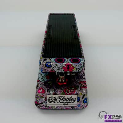 Flattley Guitar Pedals The Wah 2023 - Sugar Skulls image 7