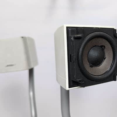 Bose FreeSpace 3 Surface Mount Satellite Speakers - White Pair w/ Omnimount Stands image 4
