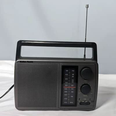 Radio Shack 12-726 Portable AM/FM Radio, AC/DC, Works and Sounds Great image 3