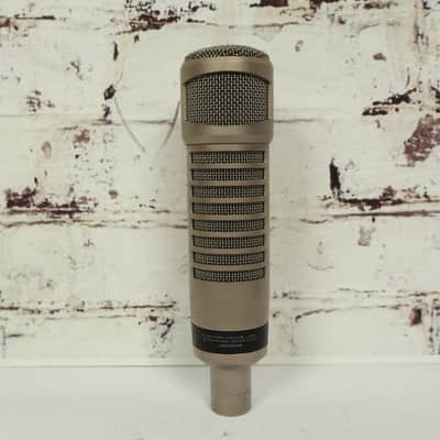 Electro-Voice RE27N/D Cardioid Dynamic Broadcast Microphone W/ Mic Stand/Clip image 4