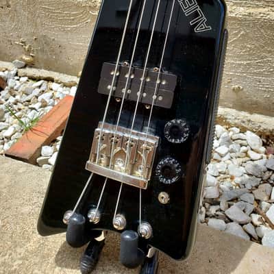 Hondo Alien Bass 80's Black image 2