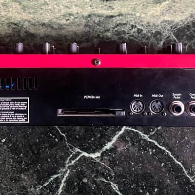 Nord Rack 2 16-Voice Rackmount Virtual Analog Synthesizer 1997 - 2003 - Red Bild 2