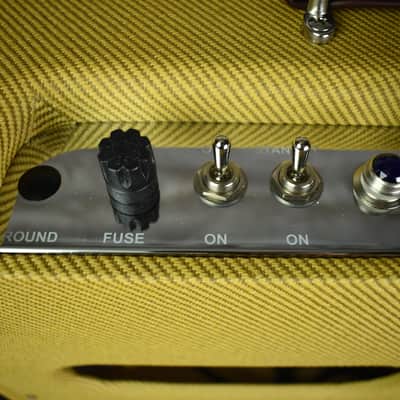 Victoria 35210 Amplifier image 5