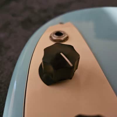 Fender Musicmaster Bass Daphne Blue image 8