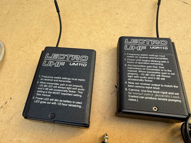 Lectrosonics Lectro UM100 + UCR100 Block + cables + microphone image 1