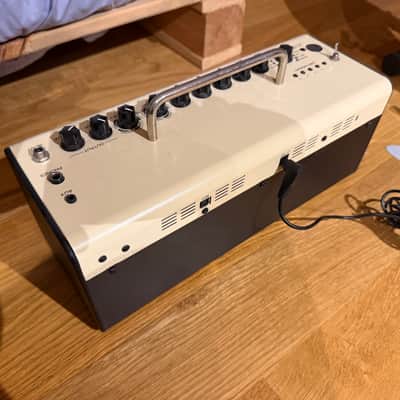 Yamaha THR10 10-Watt 2x3" Stereo Digital Modeling Guitar Combo 2011 - 2018 - Tan image 2