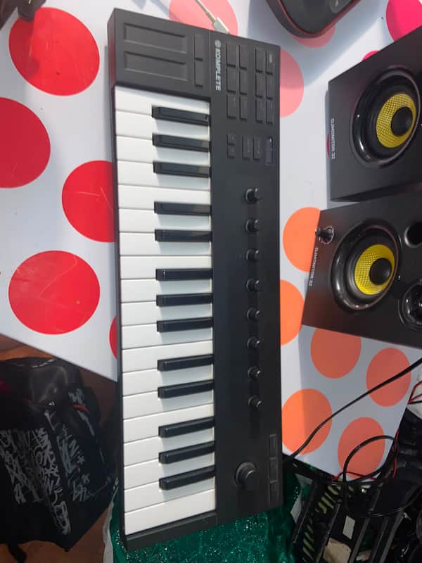 Native Instruments Komplete Kontrol M32 2019 - Black image 1