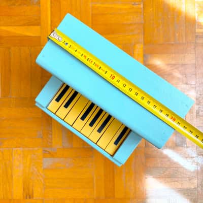 Mysterious Antique Sky Blue Wooden 8-Keys Upright Mini Toy Piano probably made in Italy in 1950s! Read the full ad! Bild 7