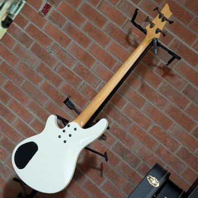 Schecter C-4 Deluxe 2023 - Present - White image 10