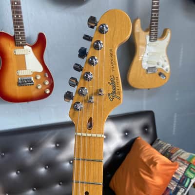 Fender Elite Stratocaster with Maple Fretboard 1983 - 1984 - Brown Sunburst image 3