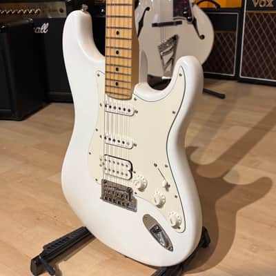 Fender Juanes Stratocaster®, Maple, Electric Guitar - Pearlescent Luna White image 16