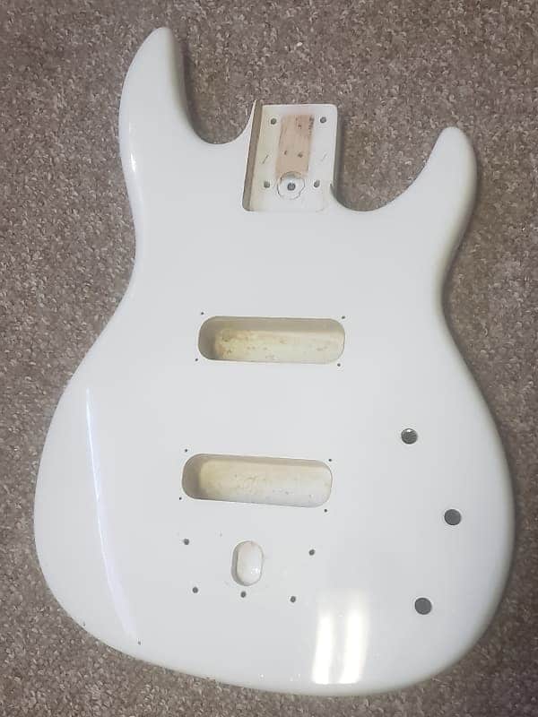 Peavey Foundation Body 1986 4 string 4lbs 14.3 oz image 1