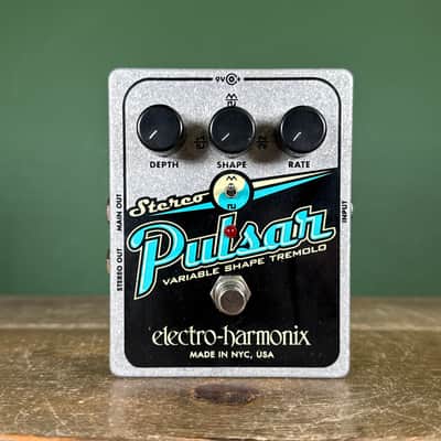 Electro-Harmonix Stereo Pulsar Analog Tremolo 2007 - Present - Blue image 2