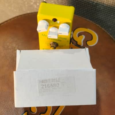 Mad Professor Mellow Yellow Tremolo 2010s - Yellow image 11