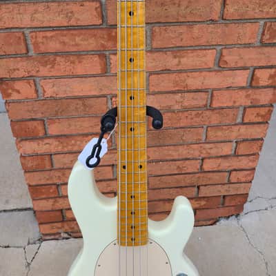 Ernie Ball Music Man Classic StingRay 5 White with Official Case image 3