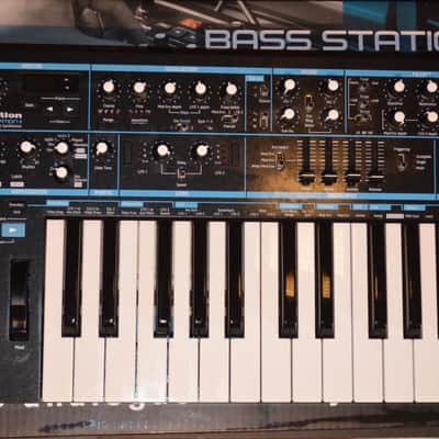 Novation Bass Station II 25-Key Monophonic Synthesizer 2013 - Present - Black