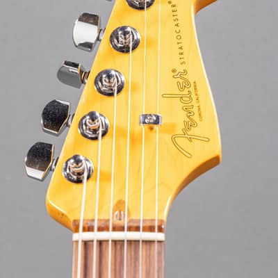 Fender American Professional II Stratocaster HSS 2023, Sunburst image 4
