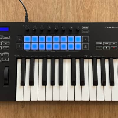 Novation Launchkey 25 MKIII MIDI Keyboard Controller 2020 - Present - Black