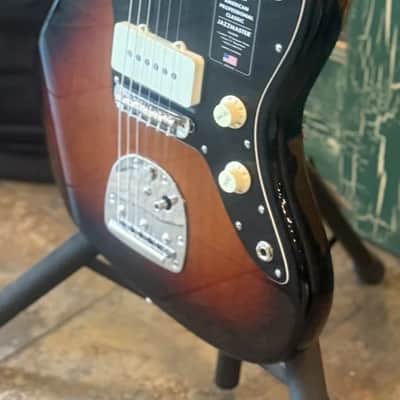 Fender American Pro Classic Jazzmaster Electric Guitar HH 3 Color Sunburst w Bag image 6