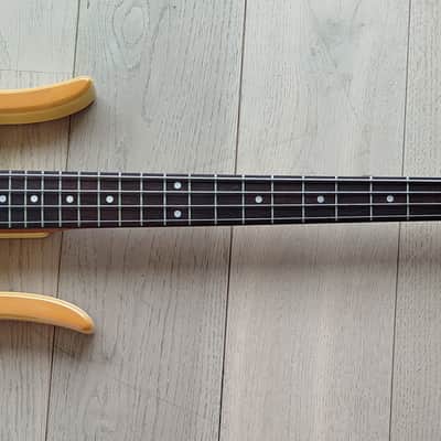 Hondo II Professional Longhorn Bass-Creme Burst image 12