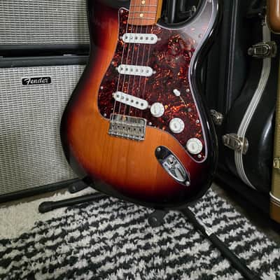 Fender Player II Stratocaster 2024 - Present - 3-Color Sunburst image 2