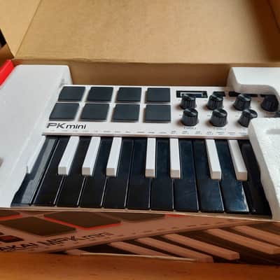 Akai MPK mini 2021 - Special Edition White image 2