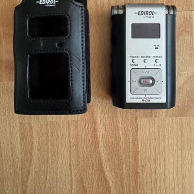 Roland Edirol R-09 24-bit WAV/MP3 Portable Recorder — Field Recording / Podcast / Interview image 1