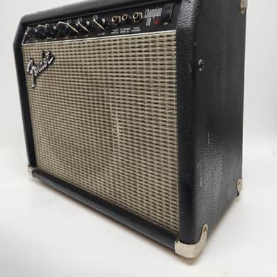 Fender Champion 110 2-Channel 25-Watt 1x10" Solid State Guitar Combo 1993 - 1999 - Black image 2