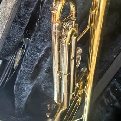 Trumpet with case and mouthpiece image 9