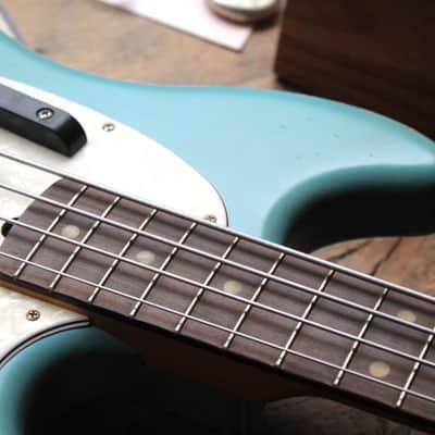 FENDER Justin Meldal-Johnsen Road Worn Signature Mustang Bass Faded Daphne Blue, GIGBAG, 3, 51 KG image 3