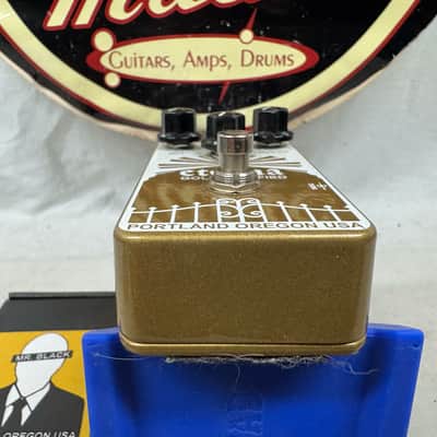Mr. Black Eterna Gold Modified Shimmering Reverberator Reverb Pedal with Box image 3