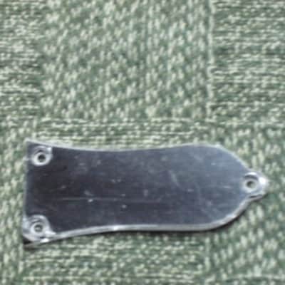 open package (near A+) unknown brand Epiphone 3 Hole Truss Rod Cover, blank (NO info), 2 ply (black front side / white bevelled edge, & white back side), bell shape + silver screws (TOP SIDE of cover has clear plastic over it), from 2020s image 11