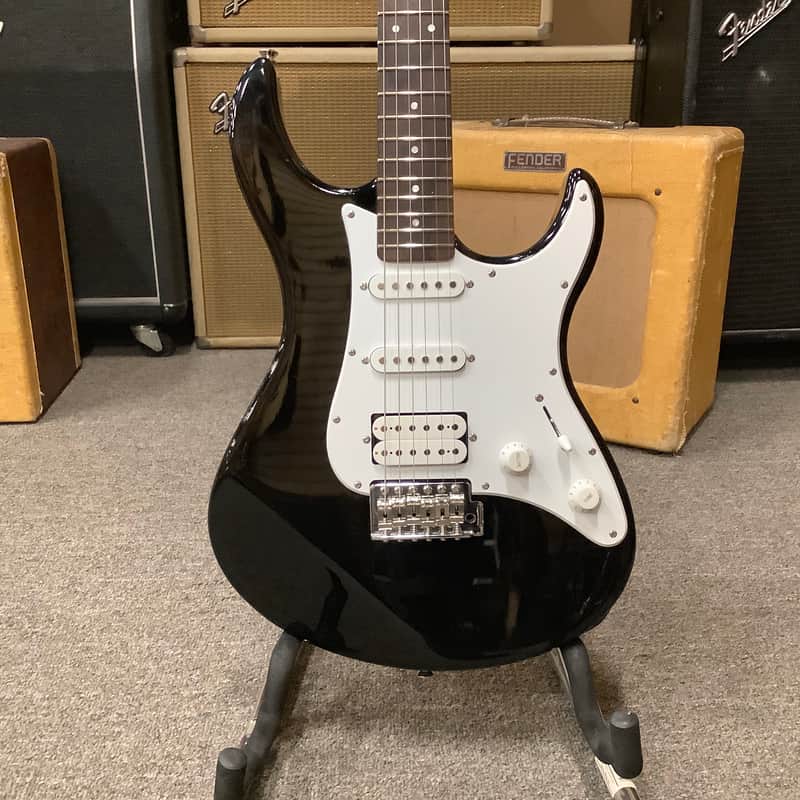 YAMAHA EG 112 ブラック ストラトキャスターモデル Yamaha EG-112 “Strat” | Reverb