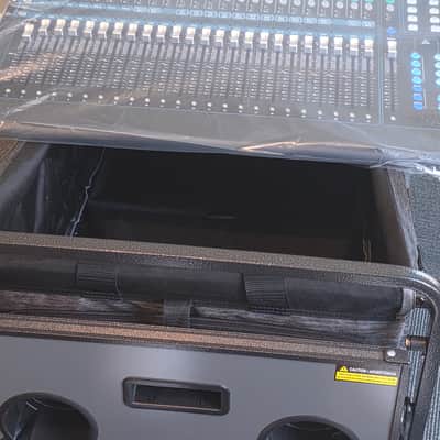 Allen & Heath QU-24 24-Channel Digital Mixer 2014 - Present - Black image 16