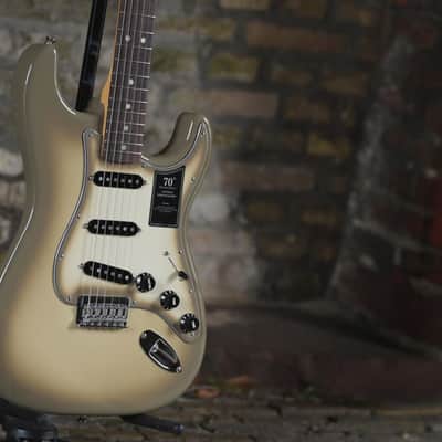 Fender 70th Anniversary Vintera® II Antigua Stratocaster® - Antigua image 3