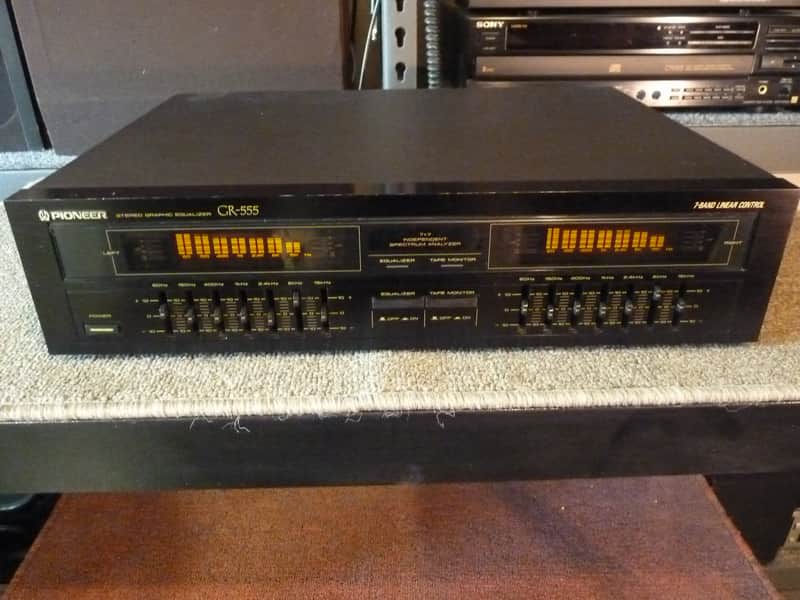 Pioneer GR-555 Graphic Equalizer - Dual Channel Frequency Response Display - Very Good Condition image 1